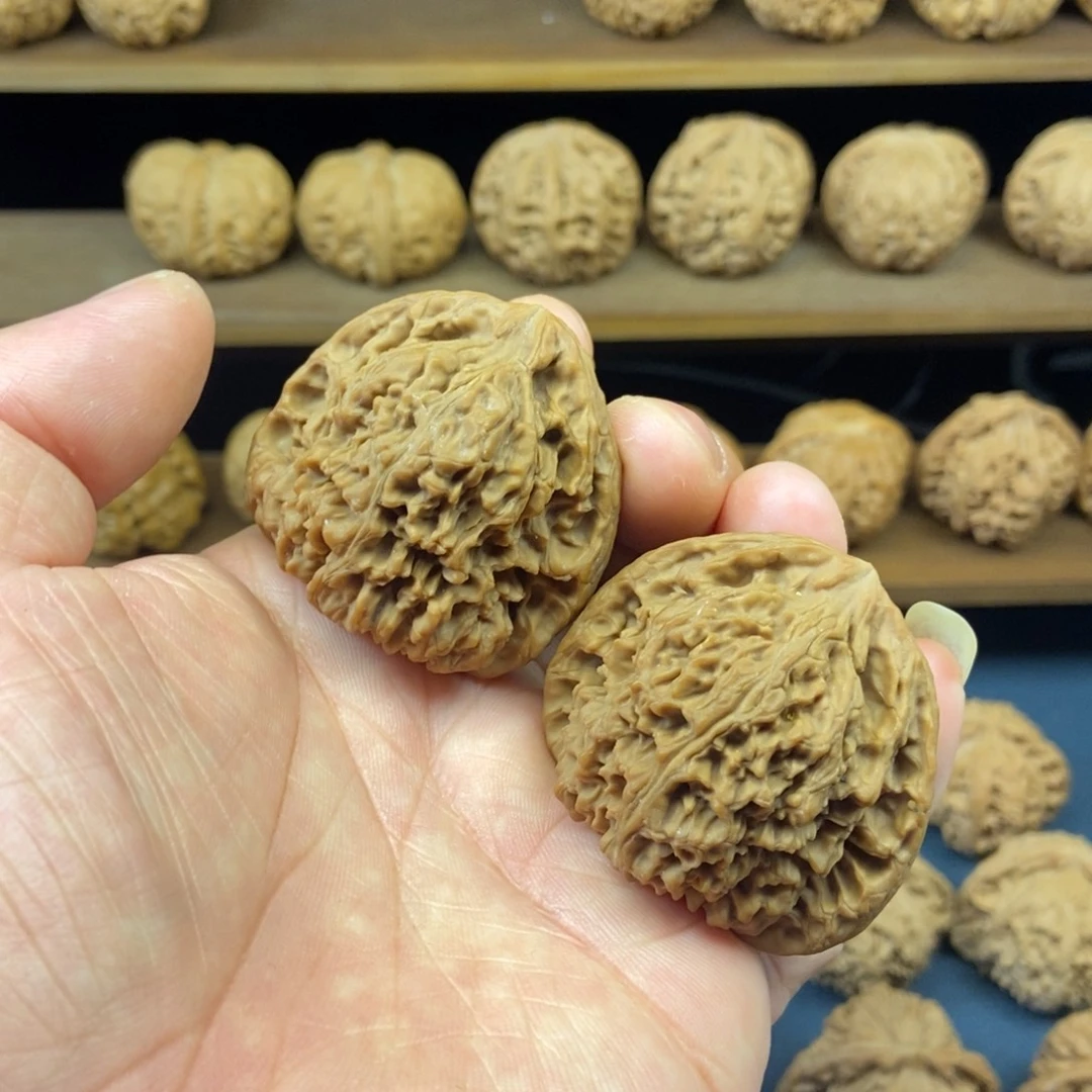 文玩核桃把件南疆石46全品白茬