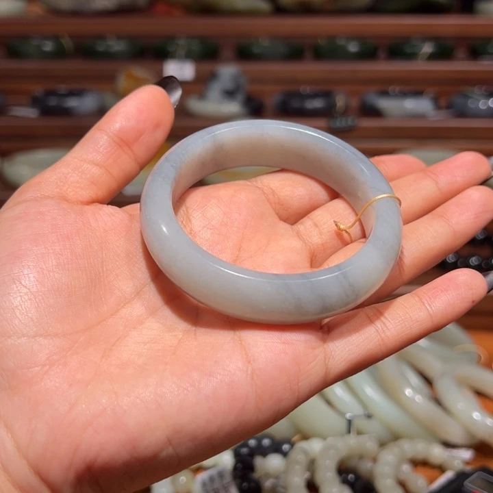 和田玉未镶嵌手镯白底飘墨青花