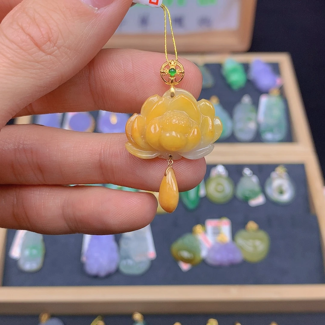 翡翠颈饰18K金镶嵌翡翠