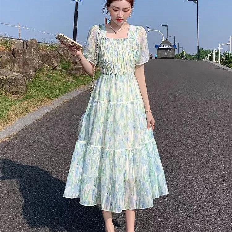 9021-9022法式碎花连衣裙夏季收腰显瘦方领甜美气质沙滩裙中长款