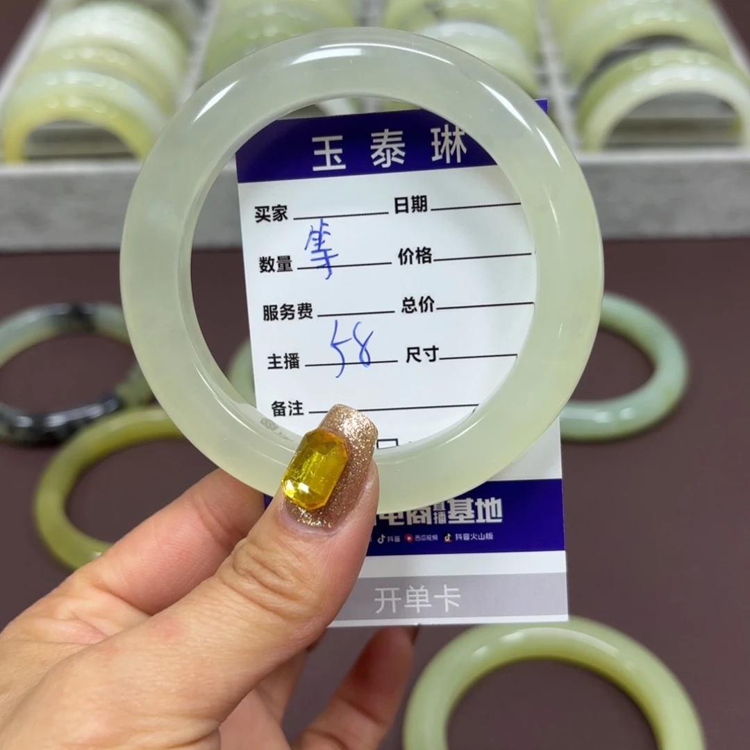 岫玉手镯未镶嵌等****.天然