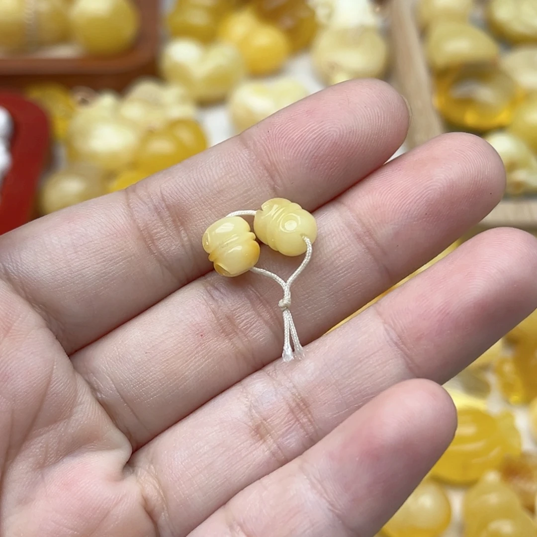 蜜蜡未镶嵌裸石配饰