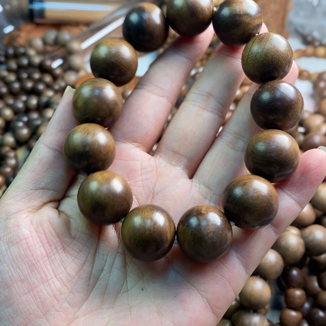 山***峰无事牌檀香木印度老山檀1.8圆珠大瑕疵奶香