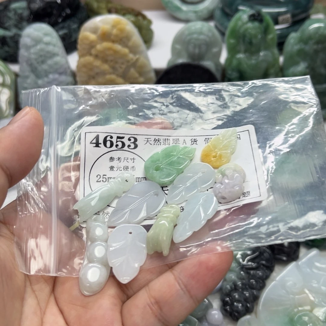翡翠未镶嵌颈饰4653