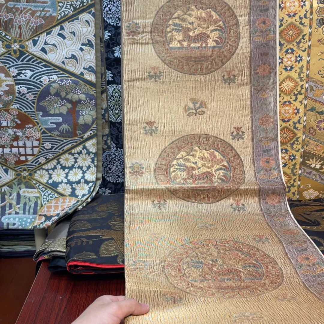 织绣复古兔子图案