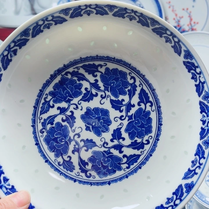 青花玲珑8寸窝盘牡丹花