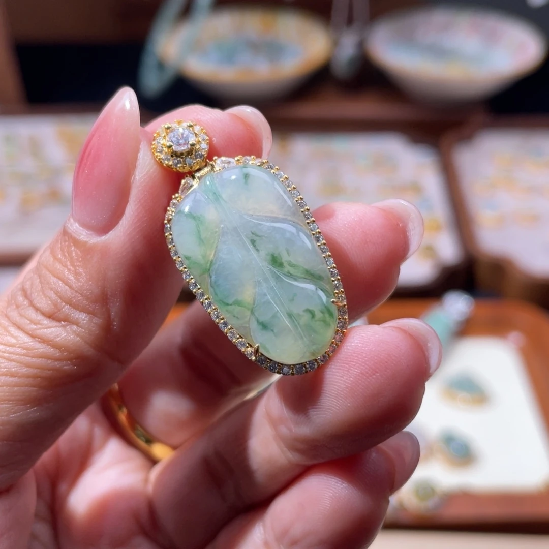 翡翠银S925镶嵌颈饰叶子