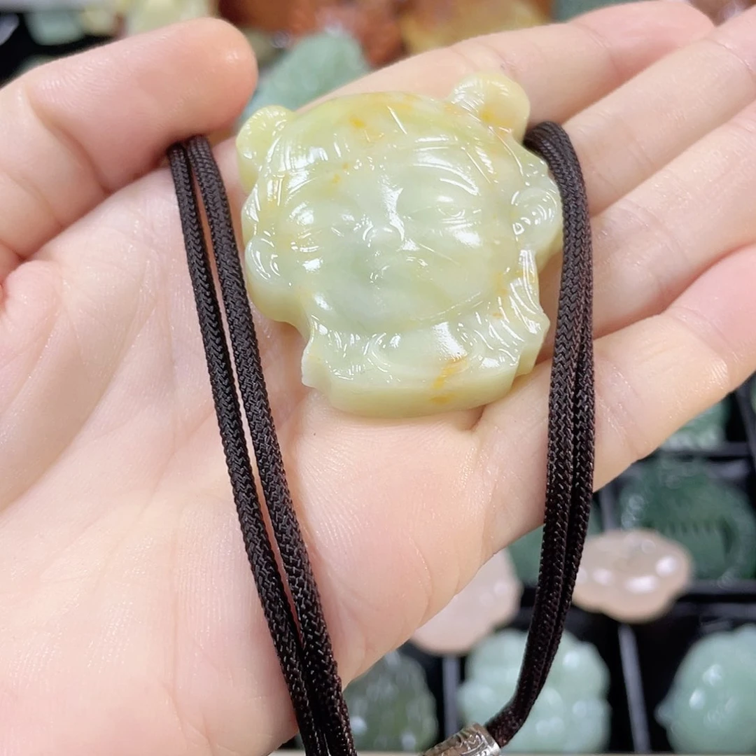 蛇纹石玉颈饰未镶嵌水**蓝
