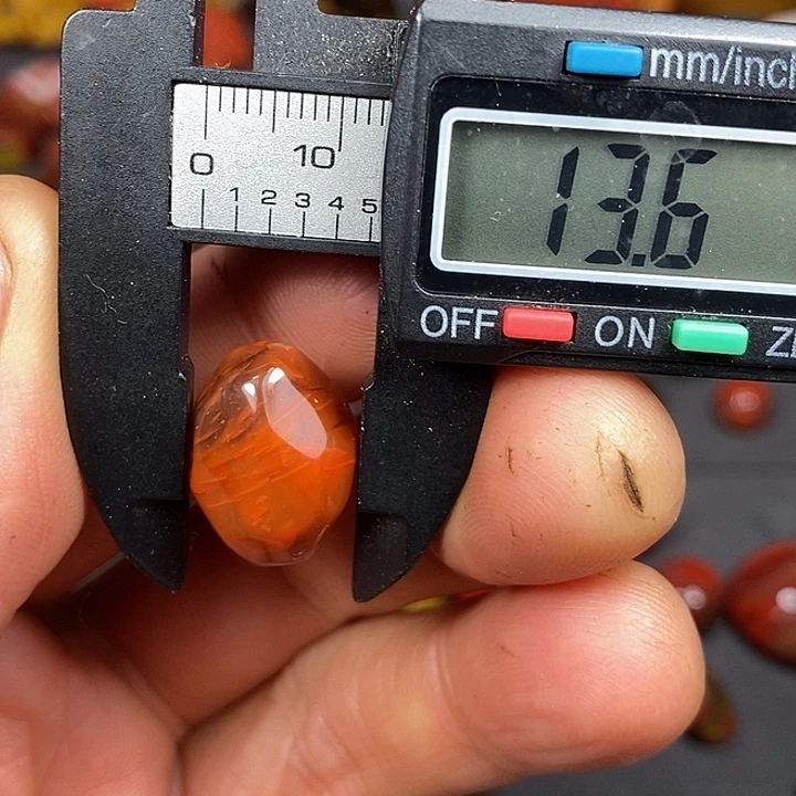 南红玛瑙未镶嵌车挂