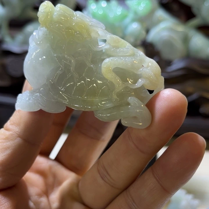 翡翠未镶嵌摆件玄武