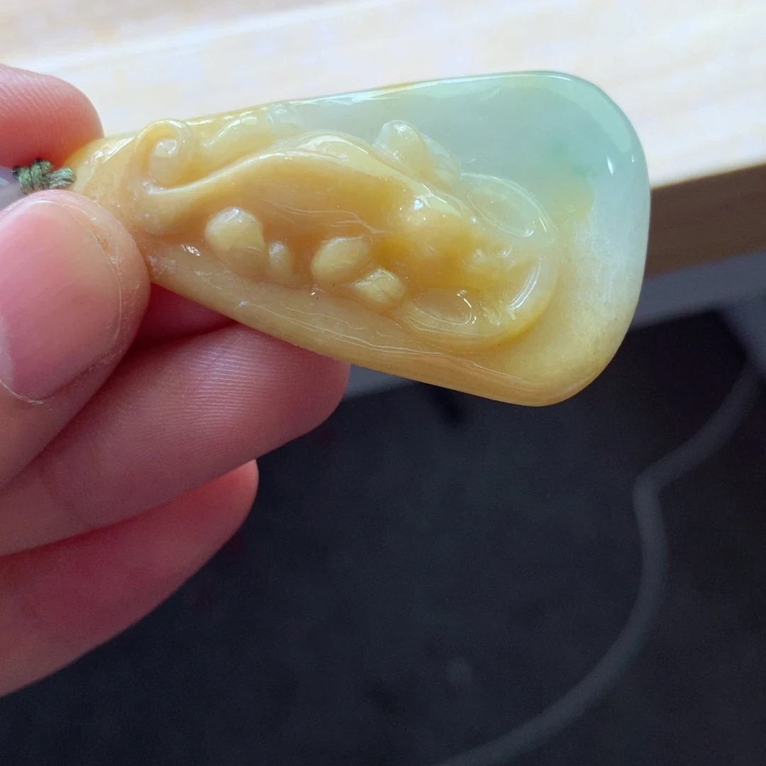 翡翠颈饰未镶嵌吊坠