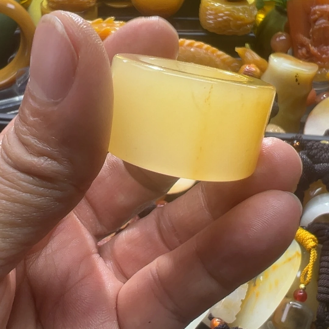 石英质玉未镶嵌颈饰