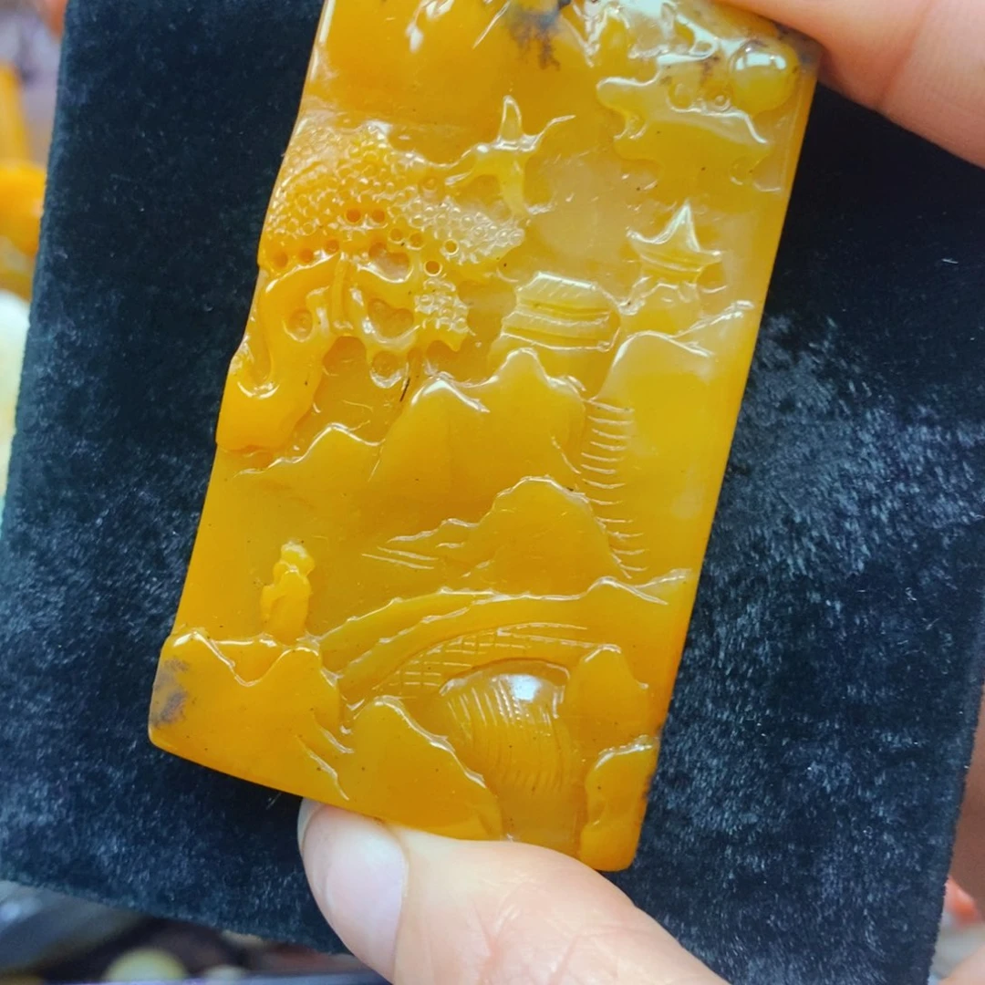 未镶嵌石英质玉（黄龙玉）颈饰