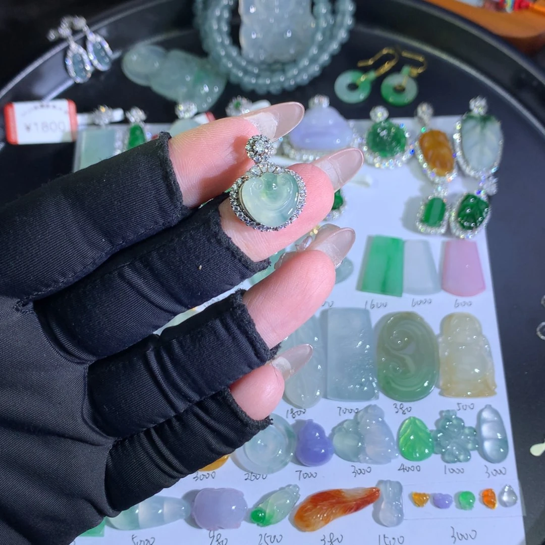 翡翠银S925镶嵌吊坠(不含链)飘花如意锁