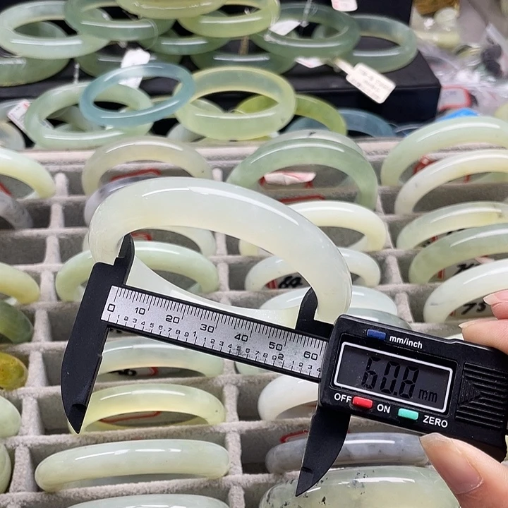 蛇纹石玉未镶嵌手镯43
