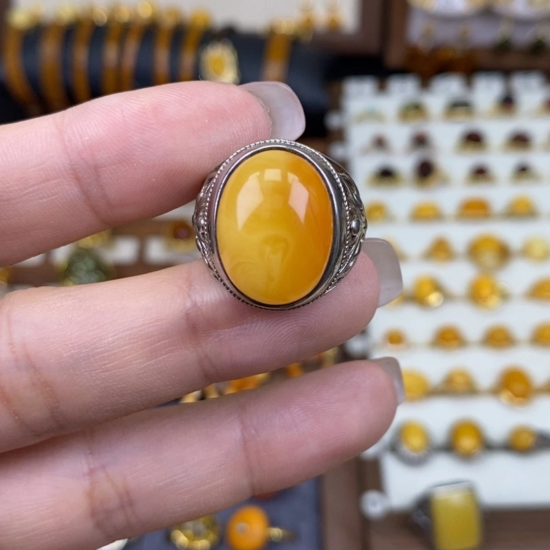 裸石琥珀未镶嵌成品