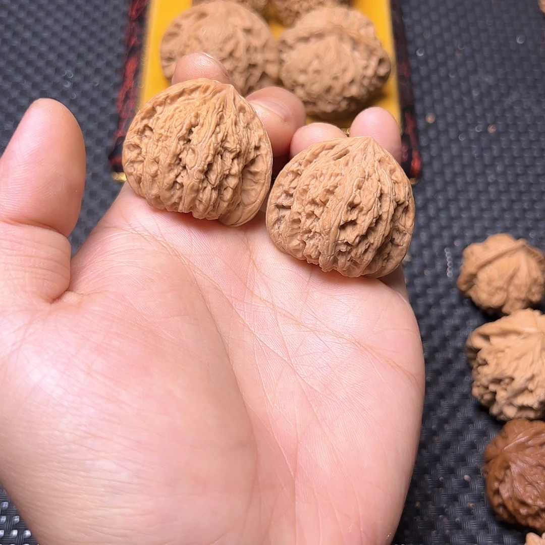 文玩核桃吊坠三角蜜