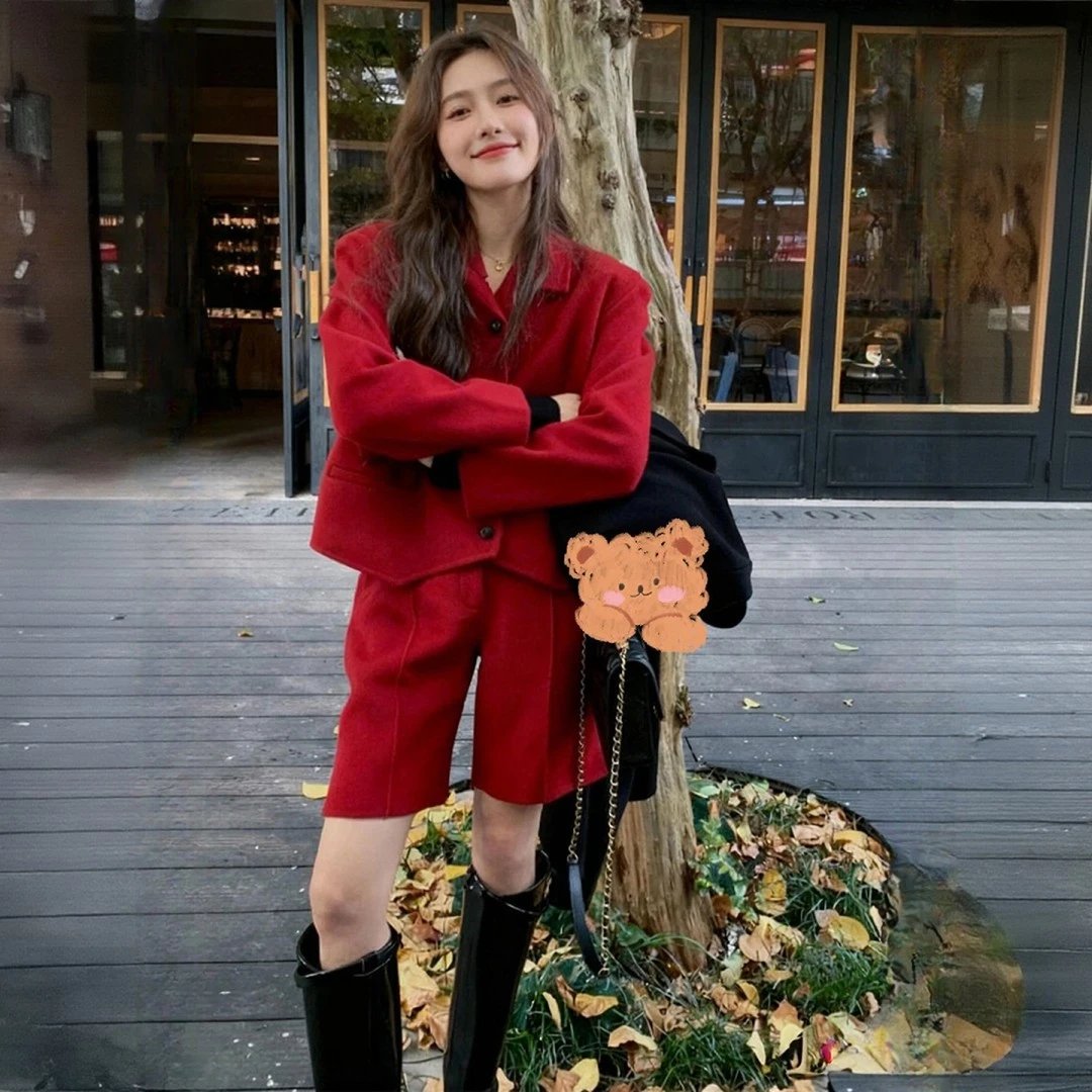 红色秋冬两件套套装女2026新年战袍宽松显瘦款长袖外套短裤两件套