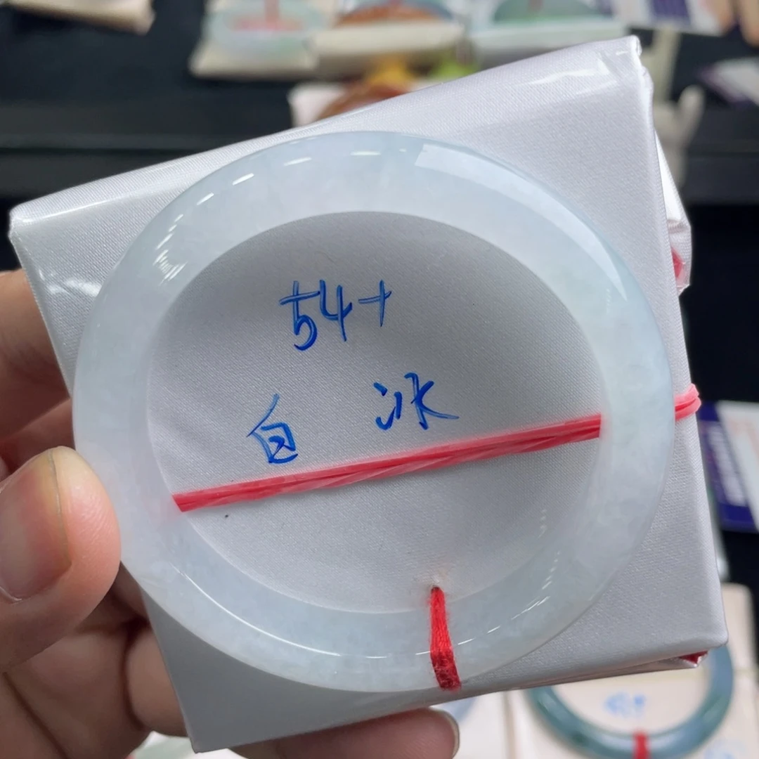 翡翠手镯未镶嵌翡翠手镯