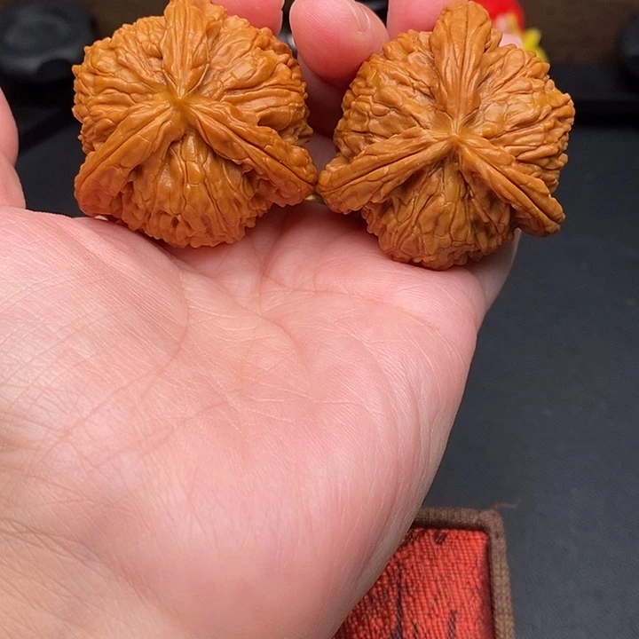 s****文玩核桃把件白奔