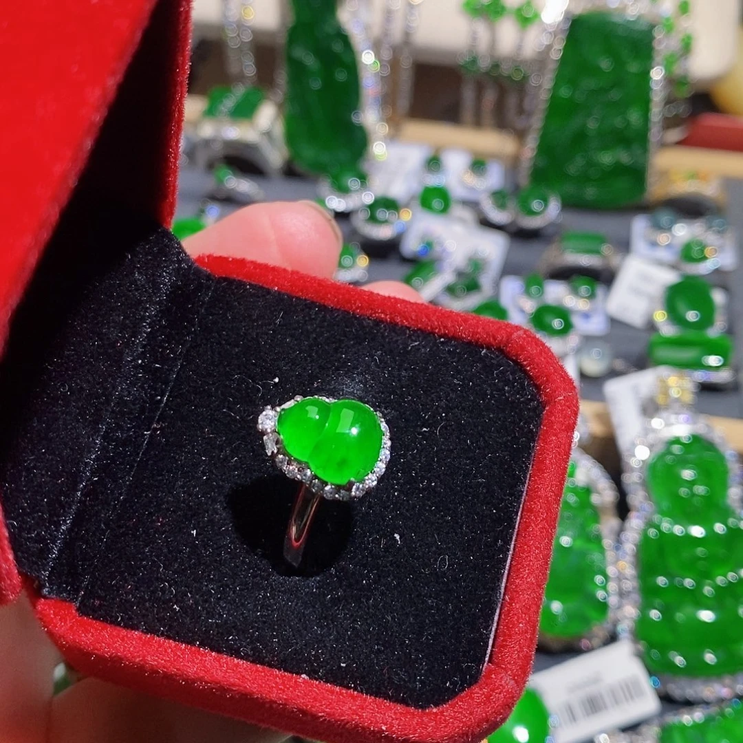 翡翠未镶嵌戒指戒指