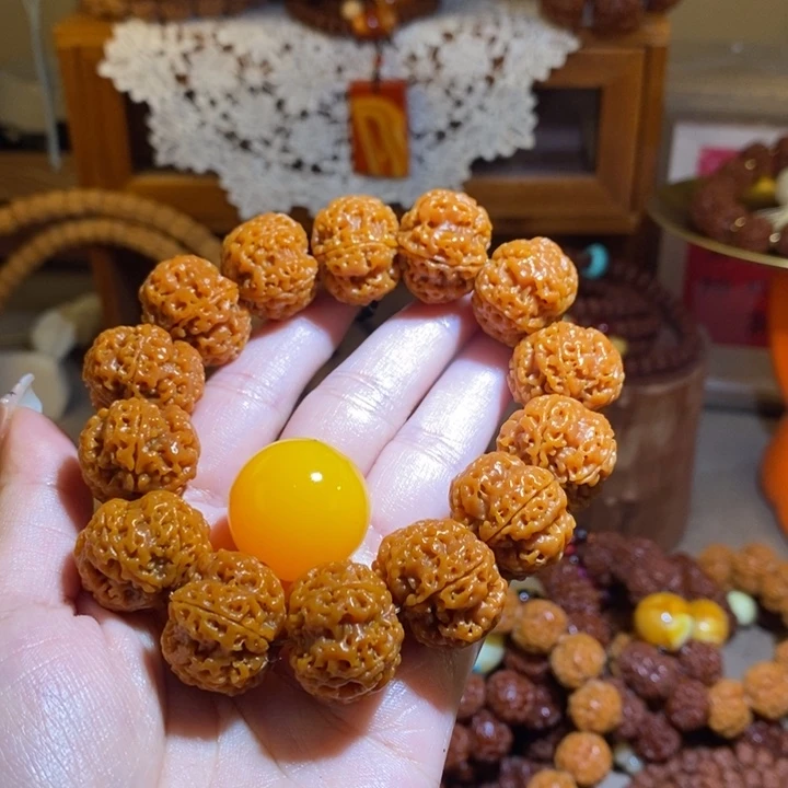 彭***，手串金刚菩提205半玉华矮桩飞碟满肉一物