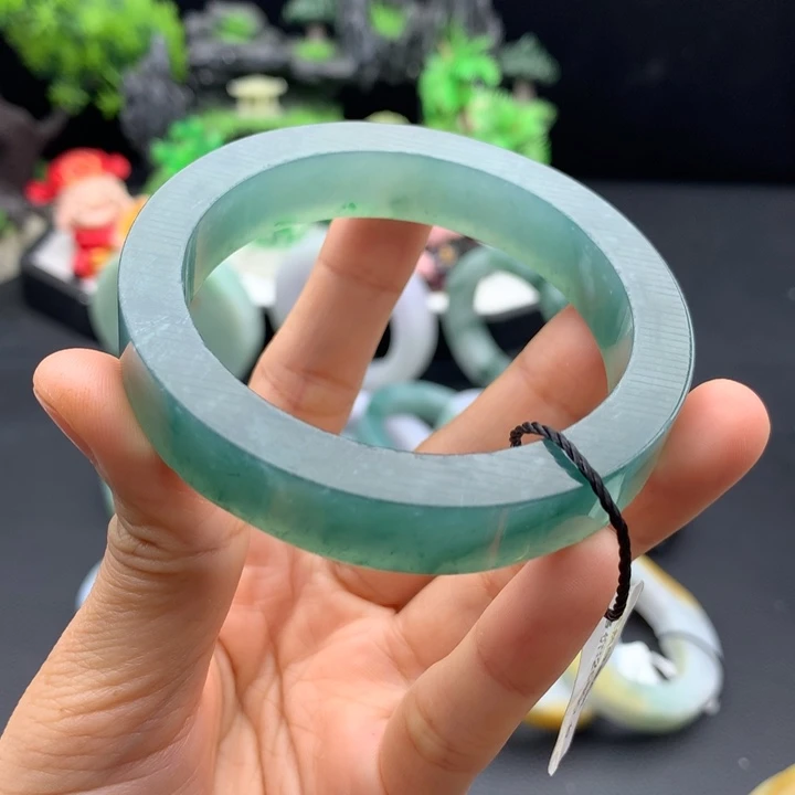 柠***道定制翡翠翡翠手镯未镶嵌