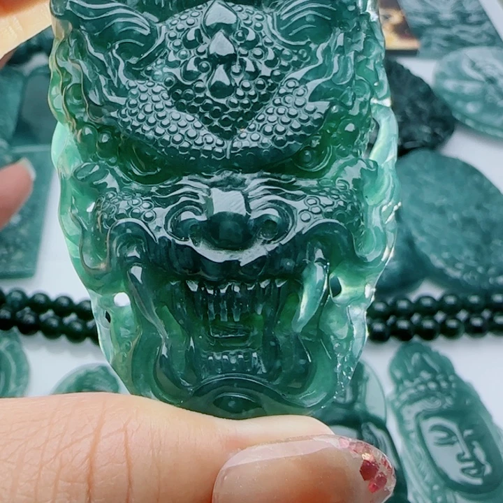 崔***、翡翠未镶嵌颈饰多样性发货天然A货翡翠