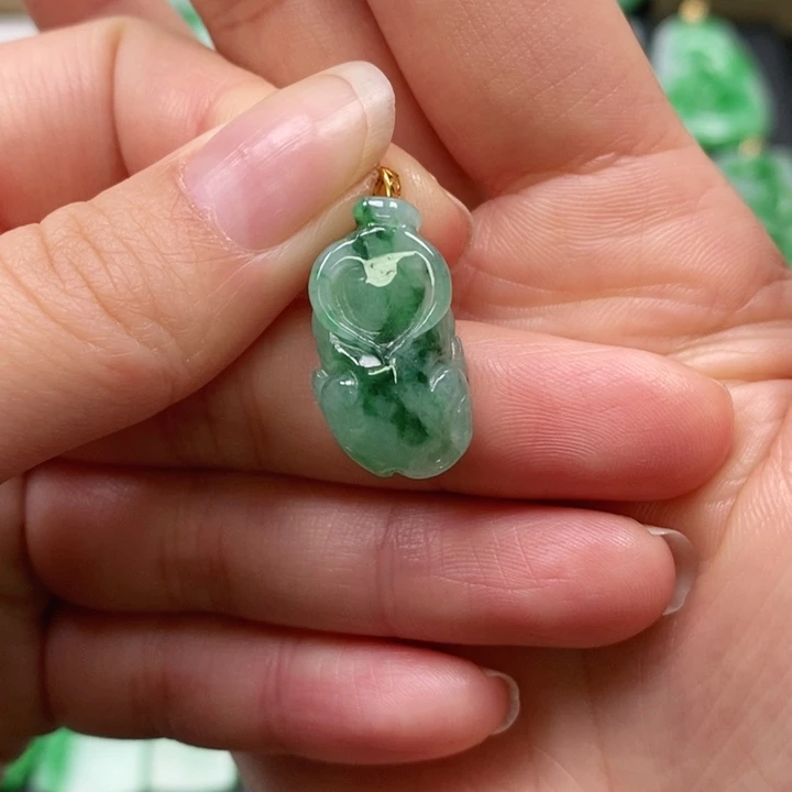 翡翠颈饰未镶嵌吊坠