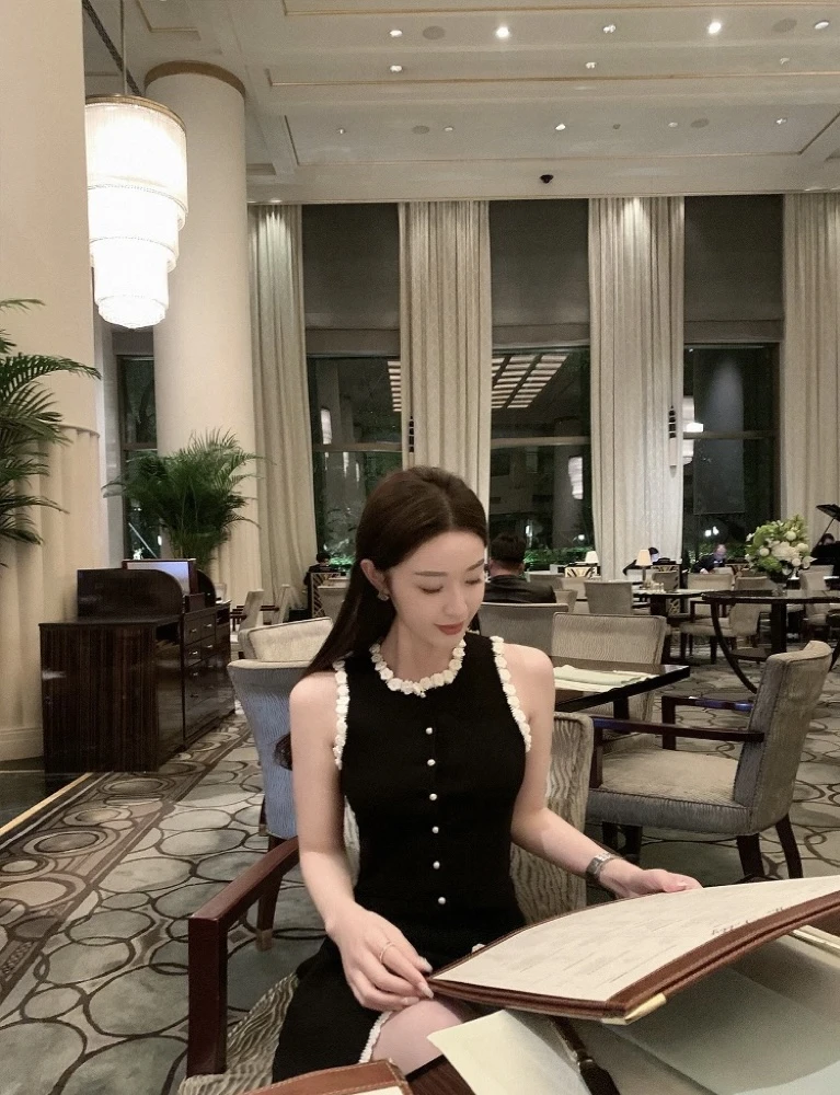 法系sd重工立体花朵系列~黑白撞色针织连衣裙