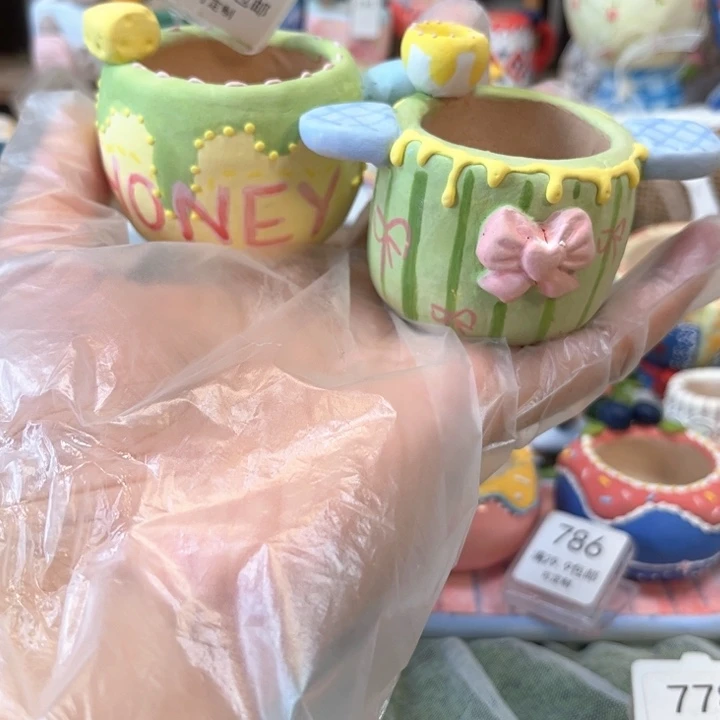190两个奶锅花盆手绘