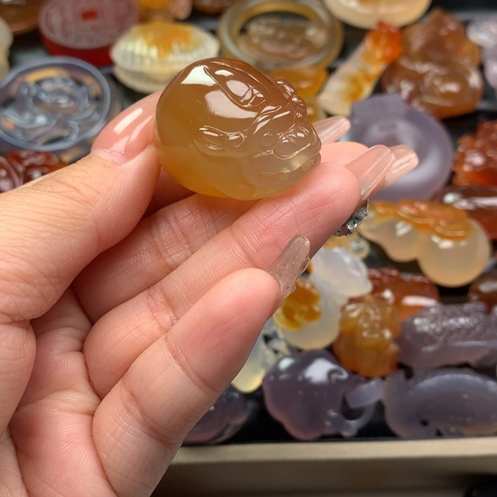 玛瑙/玉髓颈饰未镶嵌通**来