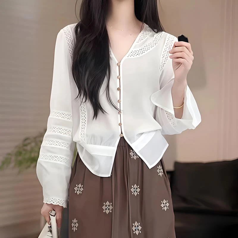 白色镂空薄款长袖衬衫女2025新款春秋宽松设计感短款防晒上衣