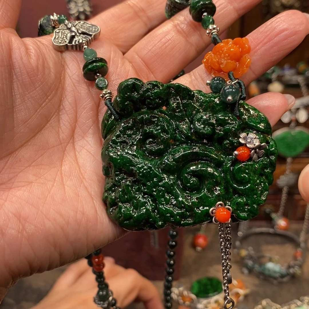 翡翠吊坠(赠链)未镶嵌声**?