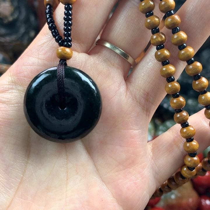 透闪石质玉未镶嵌珠宝奇石