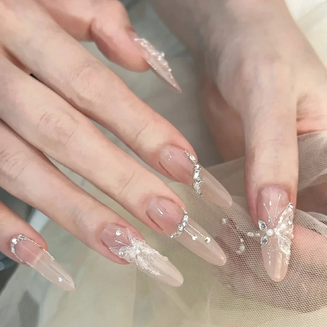 【水晶蝴蝶】蝴蝶款式裸色高级显摆美甲款式推荐2025爆款美甲