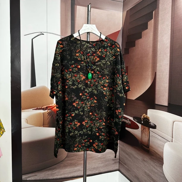 高级花重磅2025年春季新款女装黑色圆领时尚高级感穿搭漂亮上衣