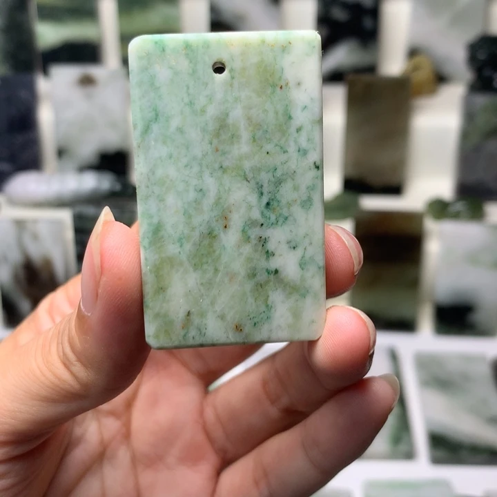 独山玉未镶嵌颈饰