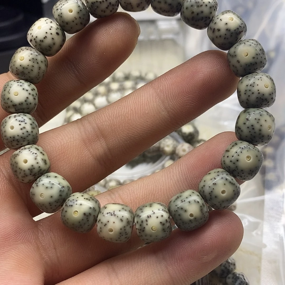 星月菩提吊坠黄金瞳