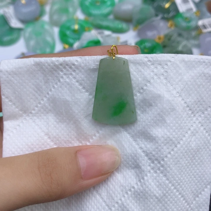 翡翠18K金镶嵌颈饰11111111111