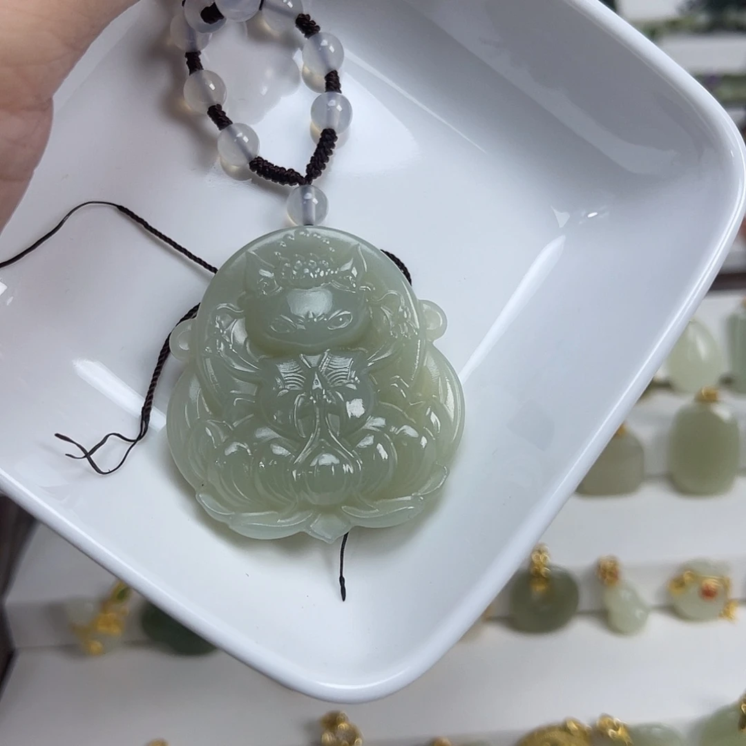 和田玉未镶嵌颈饰可以做毛衣链