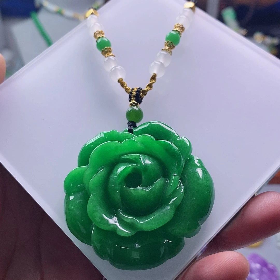 翡翠未镶嵌吊坠(赠链)