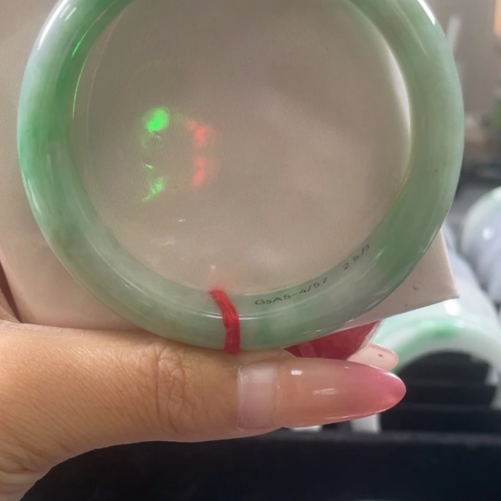 定制翡翠未镶嵌手镯