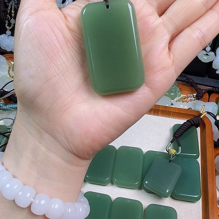 一****石英质玉未镶嵌颈饰