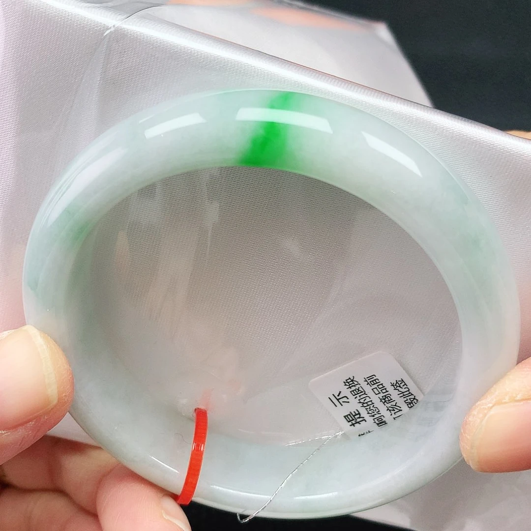 翡翠手镯未镶嵌56圈