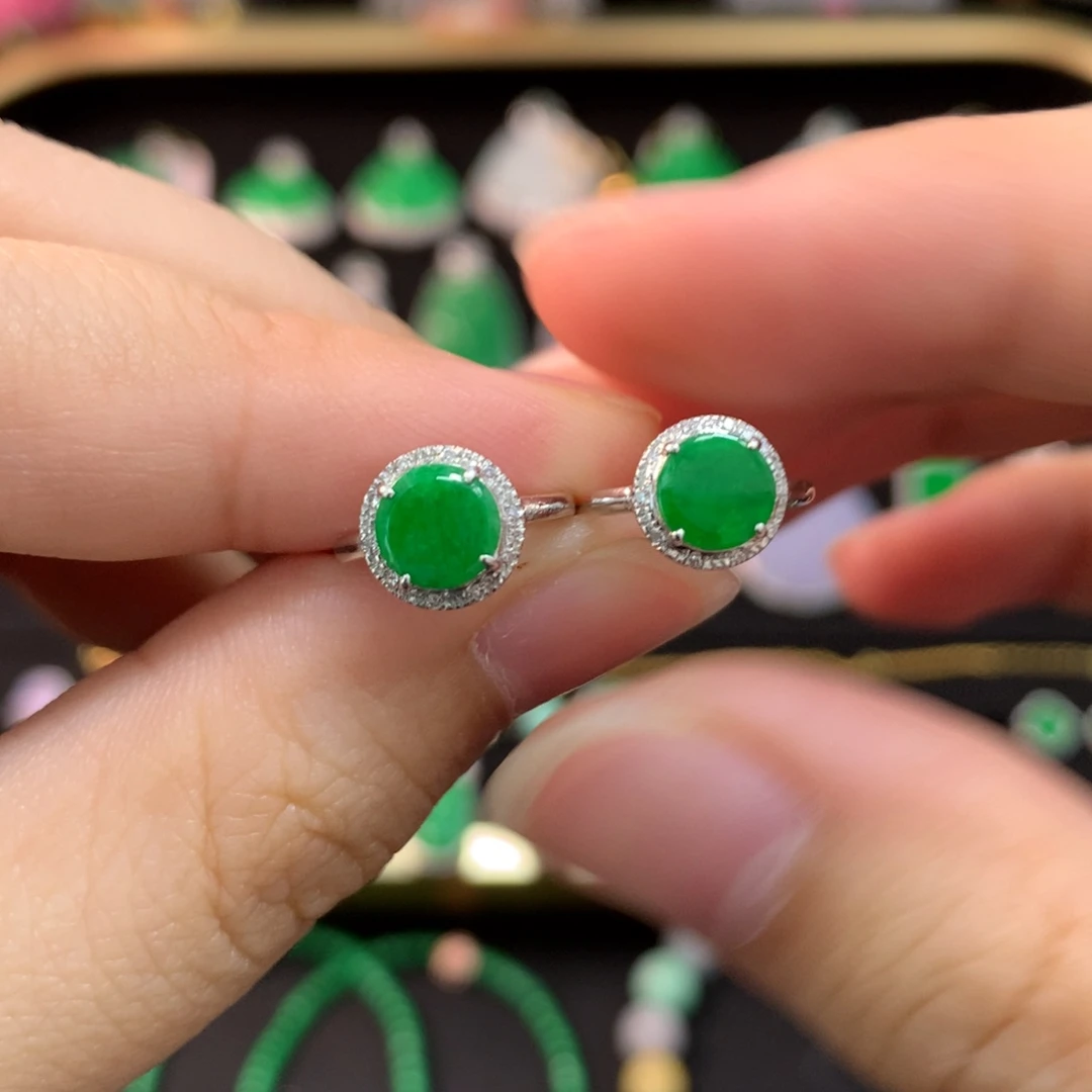 翡翠18K金镶嵌耳饰圆牌耳包