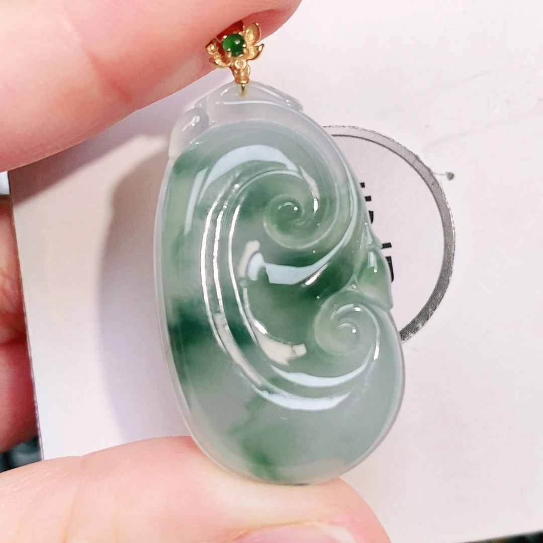 翡翠18K金镶嵌颈饰