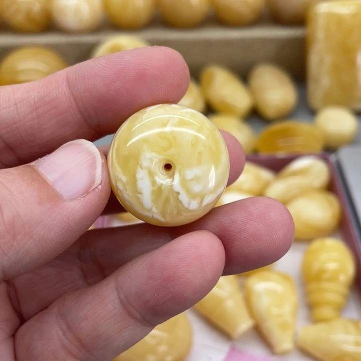 琥珀裸石未镶嵌请****。蜜蜡