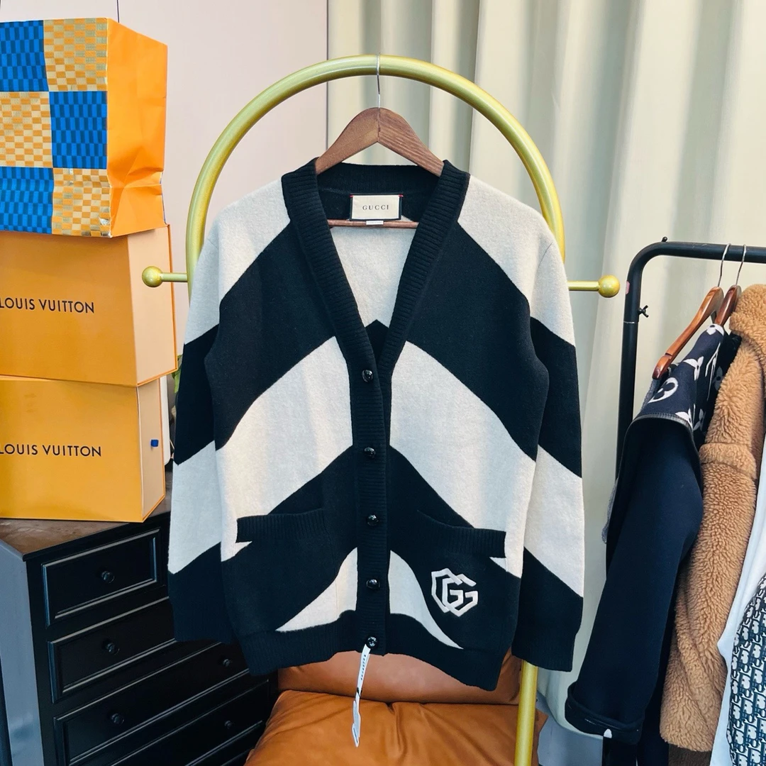 99新 GUCCI/古驰 玄色 黑白条纹开衫 xs码 99