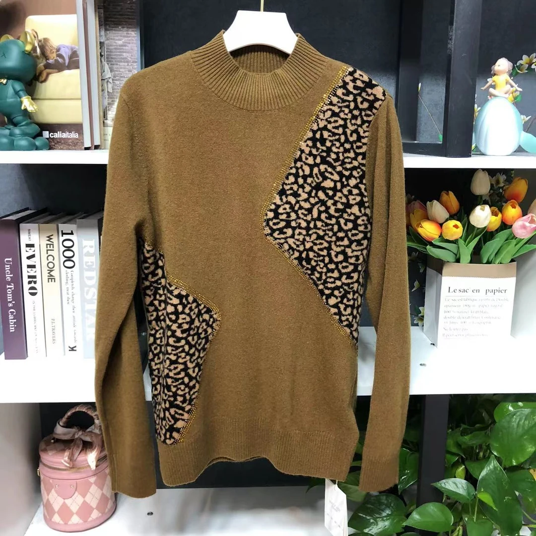 ML8027 时尚咖色圆领拼接豹纹图案百搭款毛衣